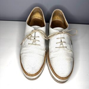 Summit White Mountain Leather Oxford. Perforated, platform, Italy, Wellfeet 9.5